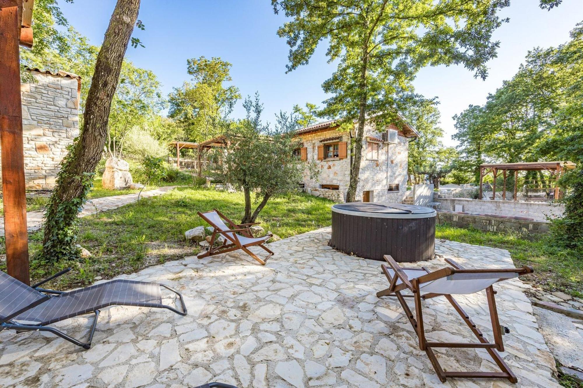 Paradiso Istriano With Jacuzzi Apartment *