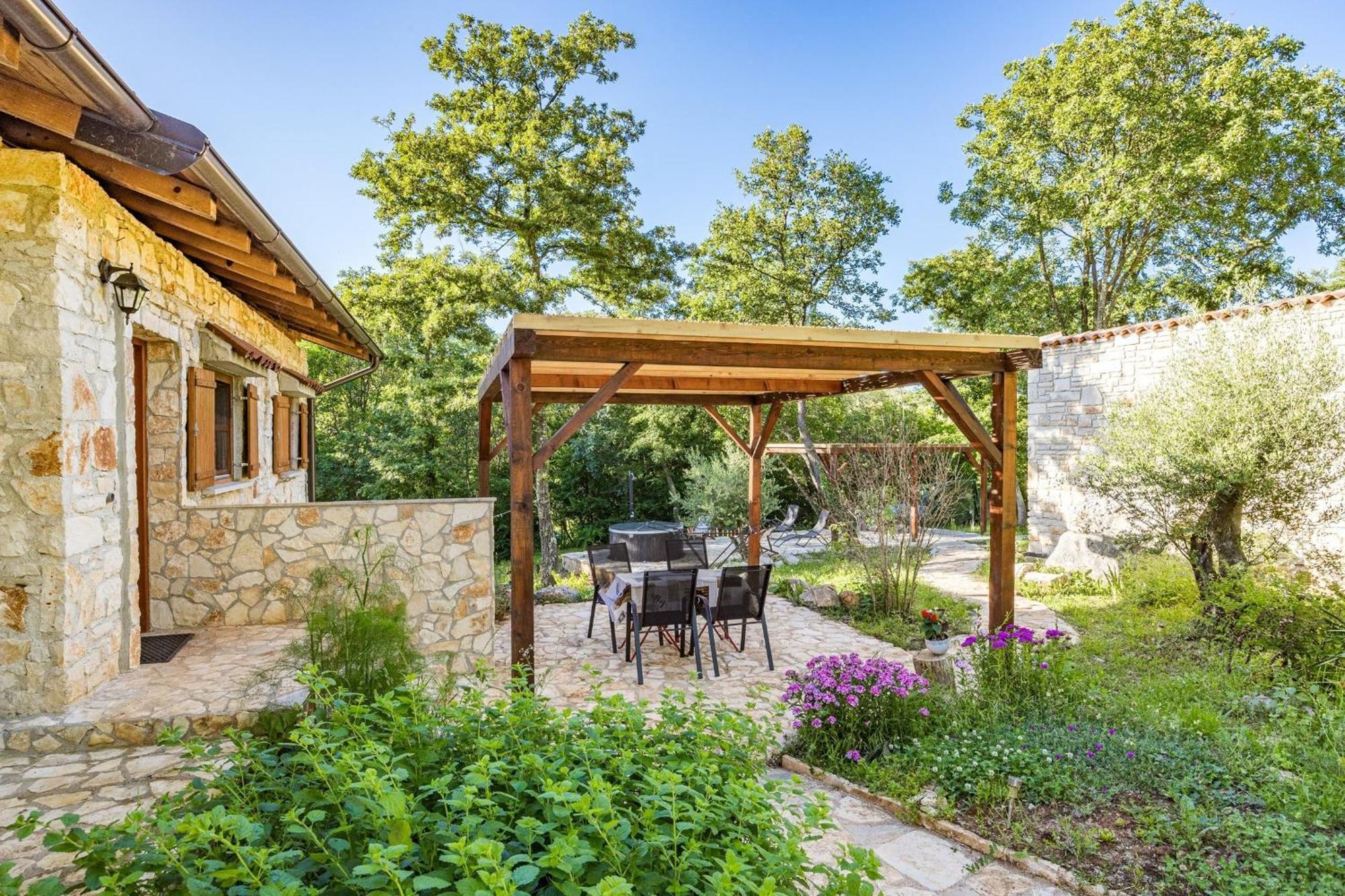 Paradiso Istriano With Jacuzzi Apartment